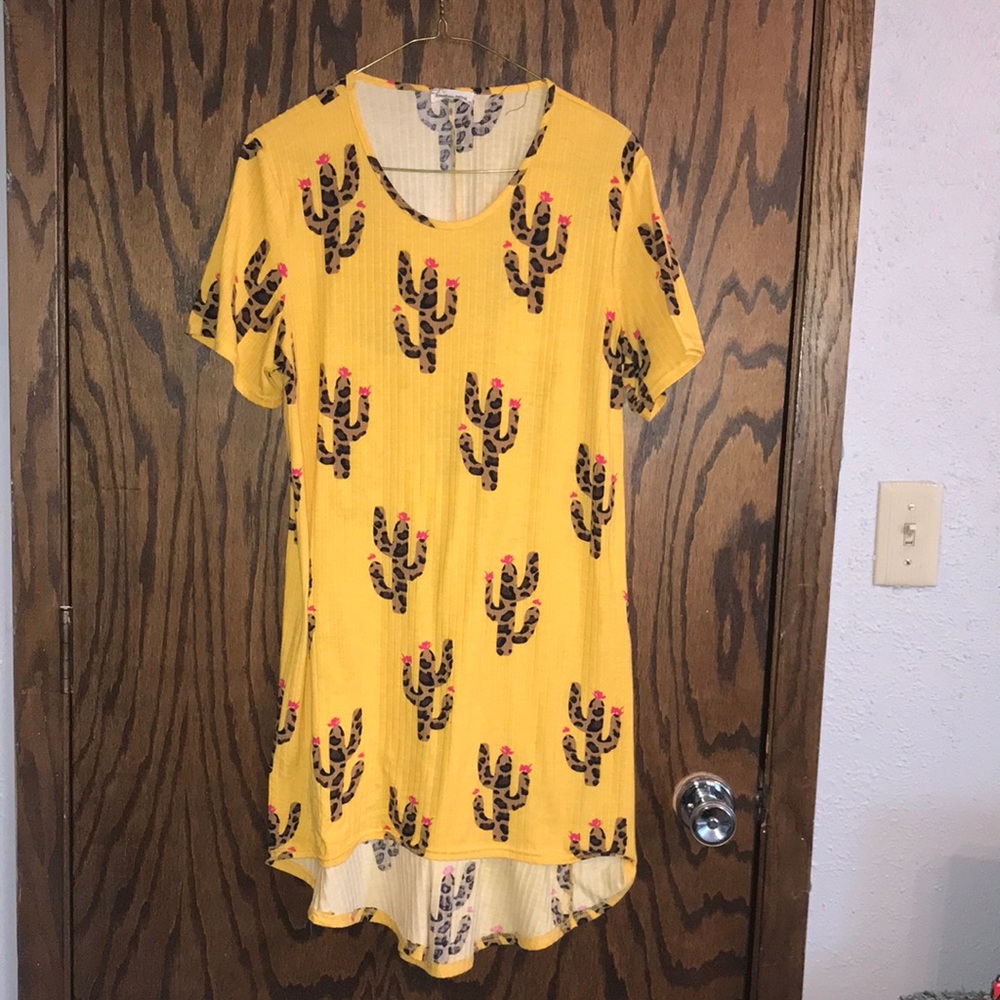 Yellow cactus tee